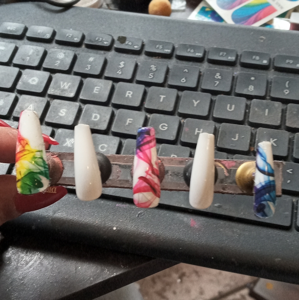 Press on nails